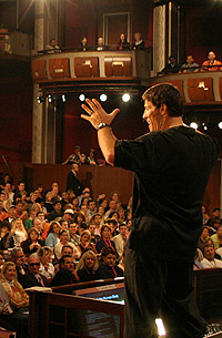 Anthony Robbins LIVE auf der Bühne